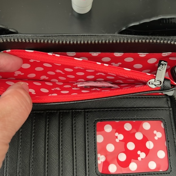 Loungefly Minnie and Mickey wallet - Picture 6 of 8